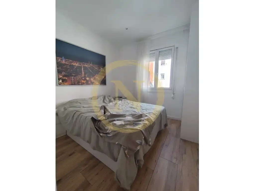 Piso en venta en Carrer de Pujós, Collblanc