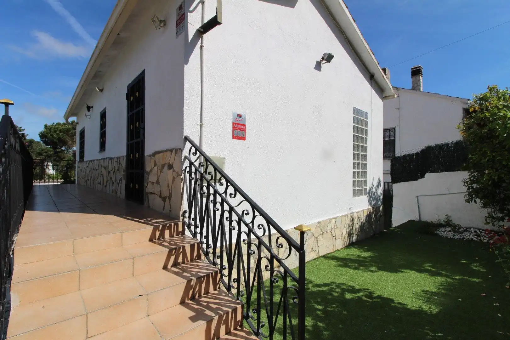 Vista exterior de Casa o xalet en venda en Lloret de Mar amb Terrassa i Piscina