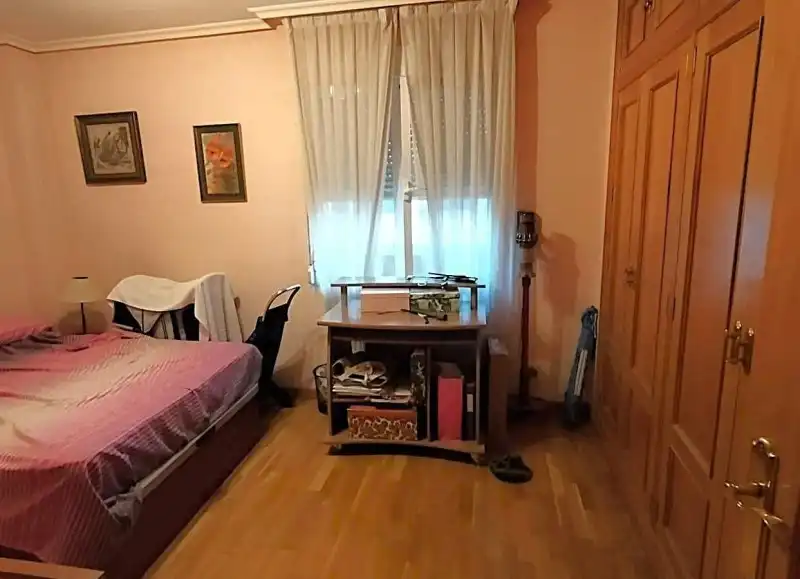 Habitación de Apartamento en venta en León Capital  con Calefacción, Jardín privado y Terraza