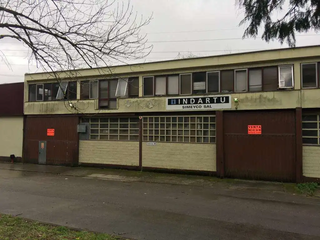 Außenansicht von Fabrikhallen zum Verkauf in Hernani