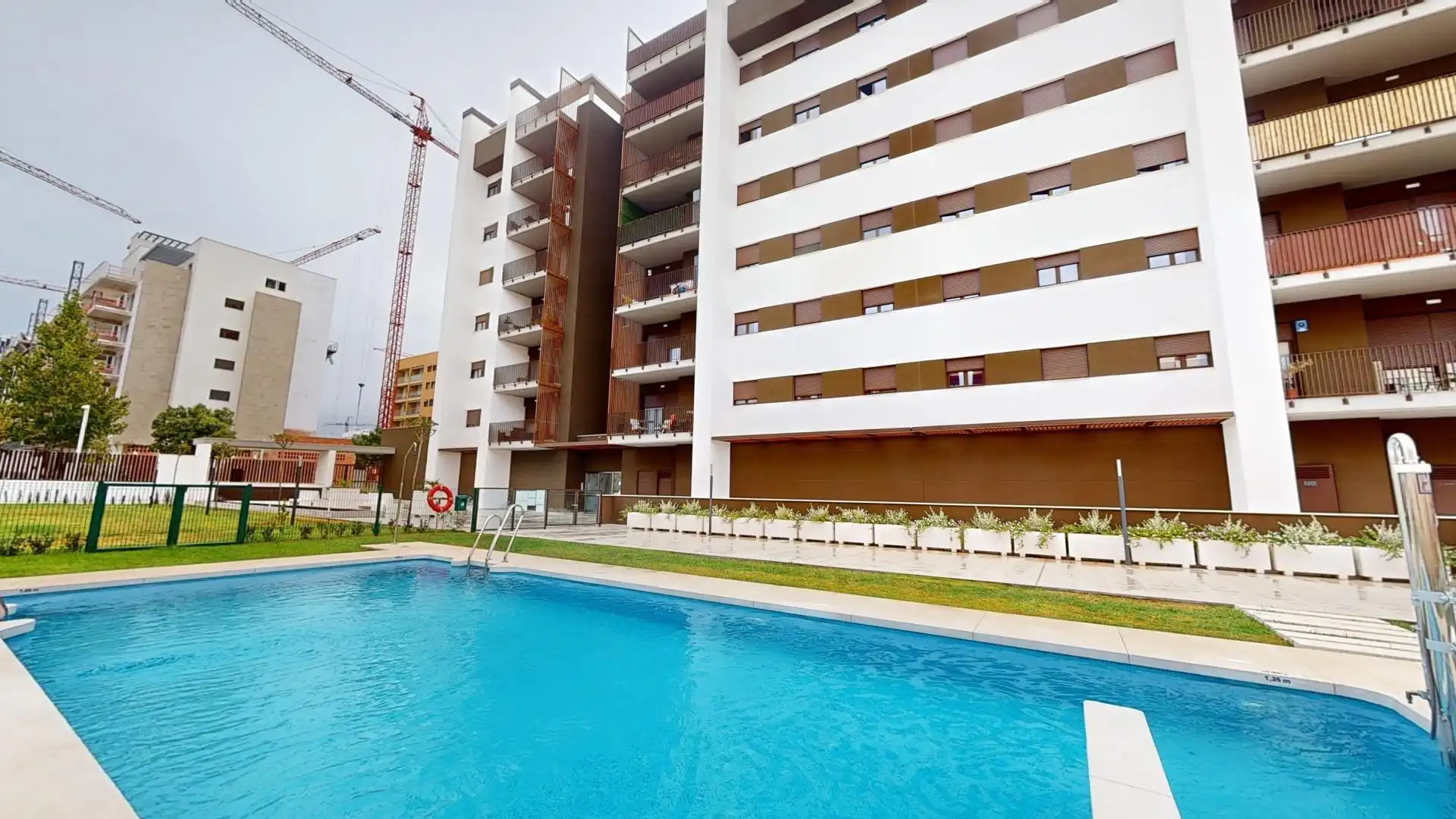 Piso de alquiler en Poniente-Norte - Miralbaida - Parque Azahara