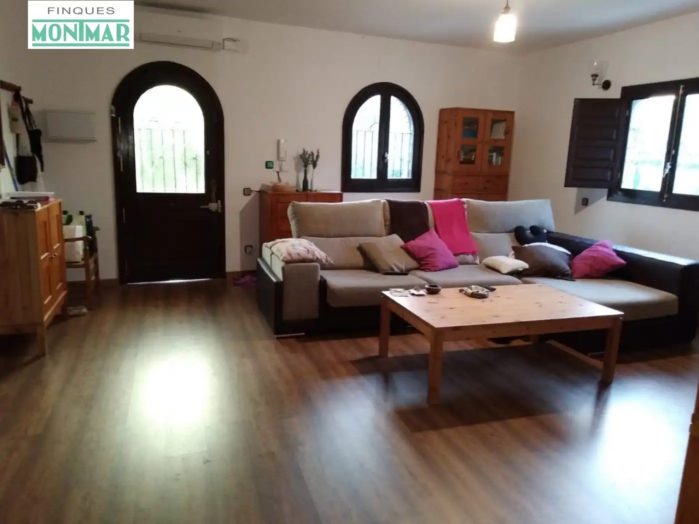 Sala d'estar de Finca rústica en venda en Canyelles amb Aire condicionat, Jardí privat i Terrassa