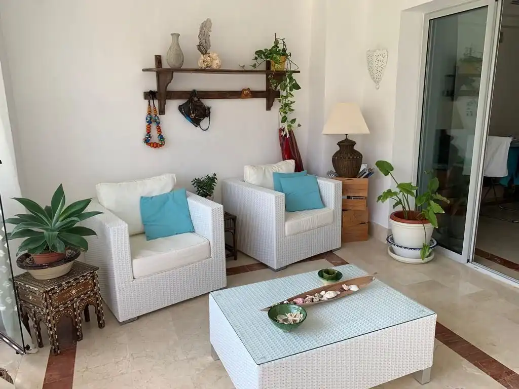 Sala de estar de Apartamento en venta en Sotogrande con Aire acondicionado, Calefacción y Jardín privado