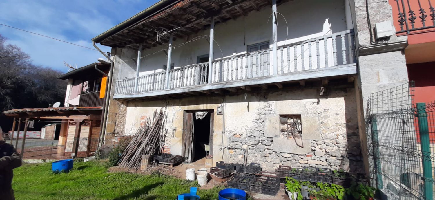 Vista exterior de Casa o chalet en venta en Escalante con Balcón