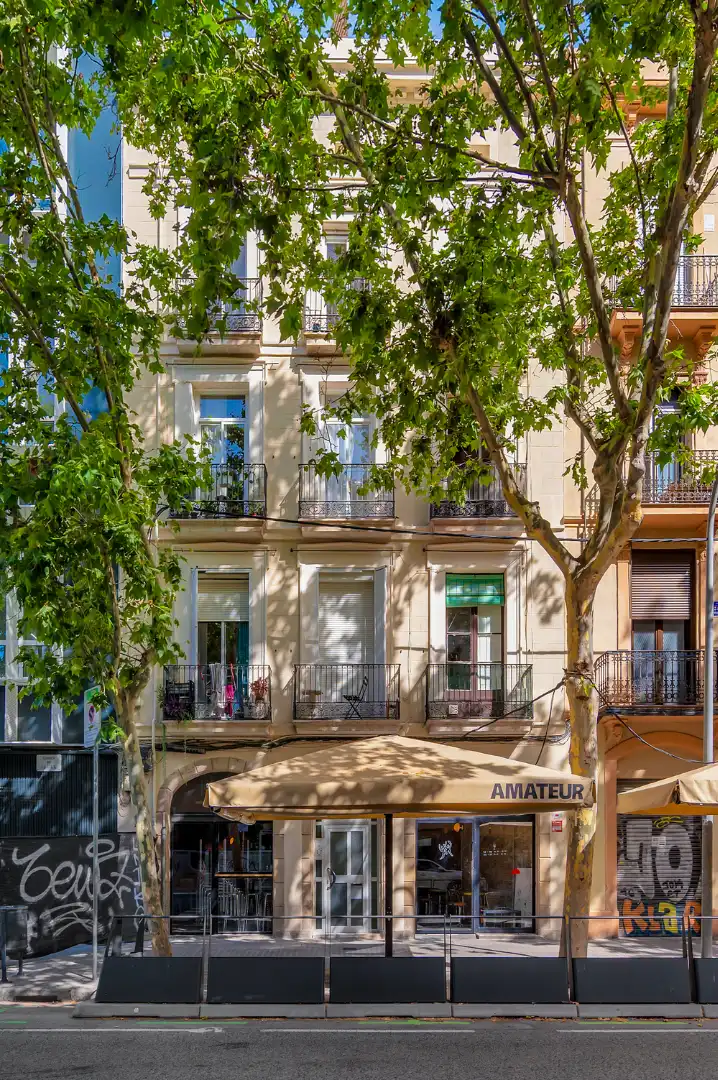 Vista exterior de Àtic en venda en Barcelona amb Aire condicionat, Parquet i Terrassa