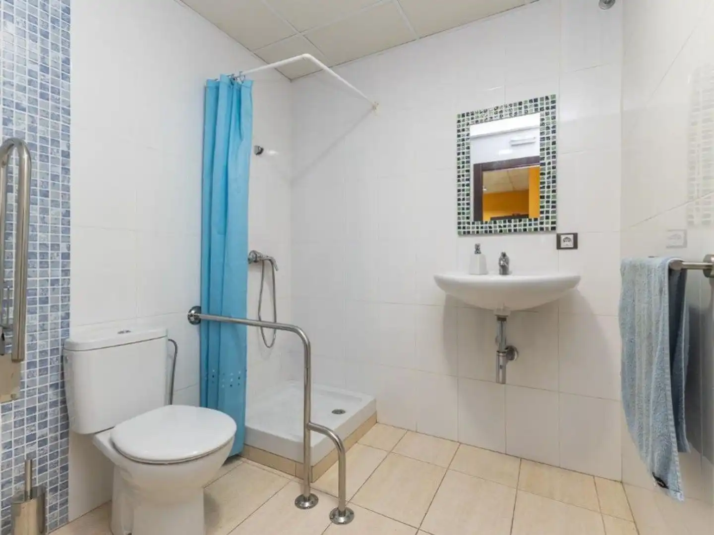 Baño de Local en venta en Tavernes Blanques con Aire acondicionado