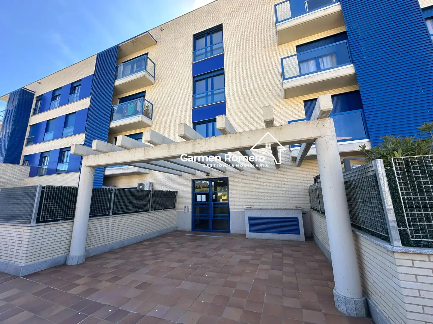 Vista exterior de Apartament en venda en Salamanca Capital amb Jardí privat, Balcó i Piscina comunitària