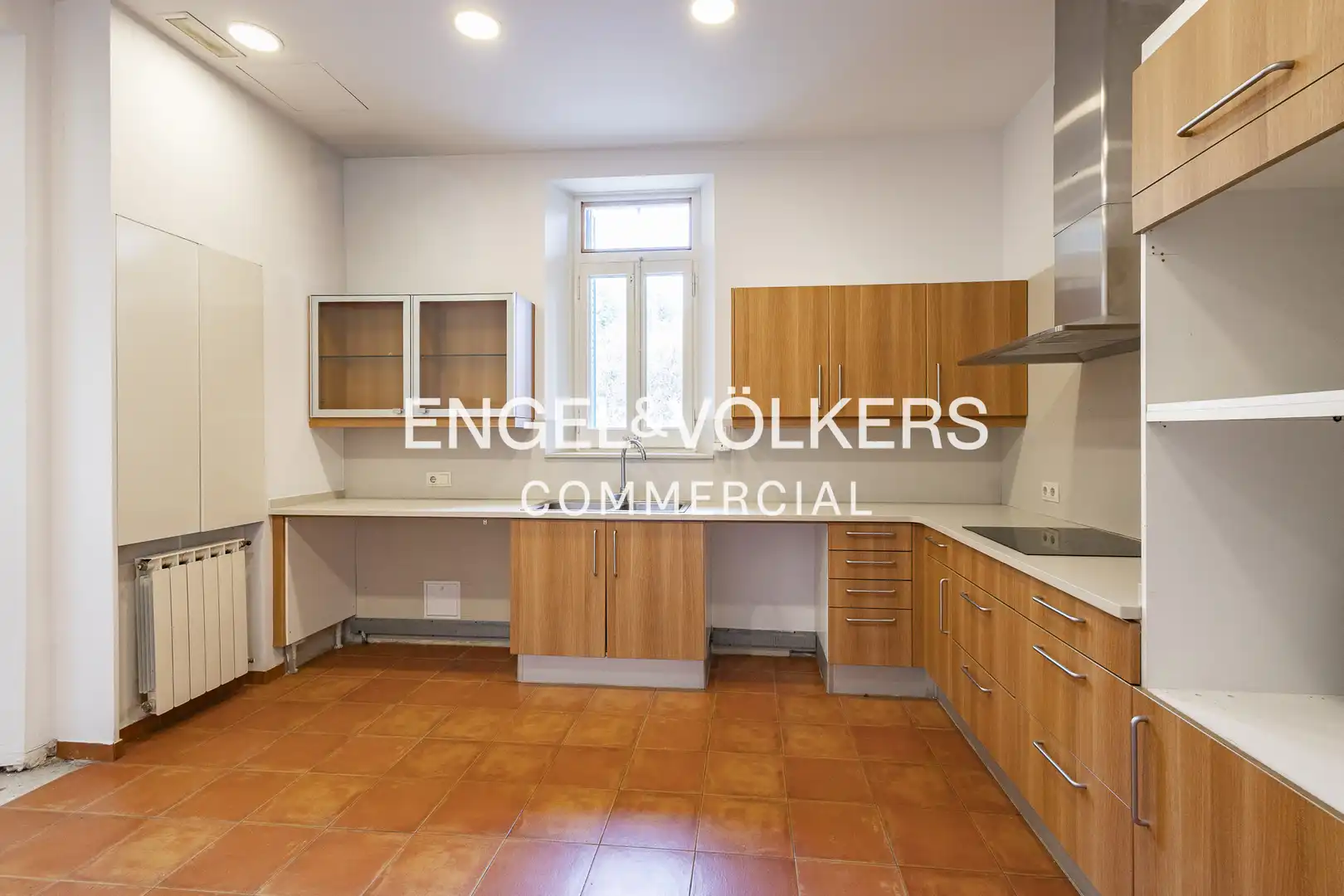 Küche von Büro zur Miete in Barcelona mit Klimaanlage und Terrasse