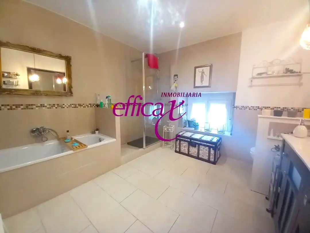 Baño de Casa o chalet en venta en Santo Domingo-Caudilla con Aire acondicionado, Calefacción y Trastero