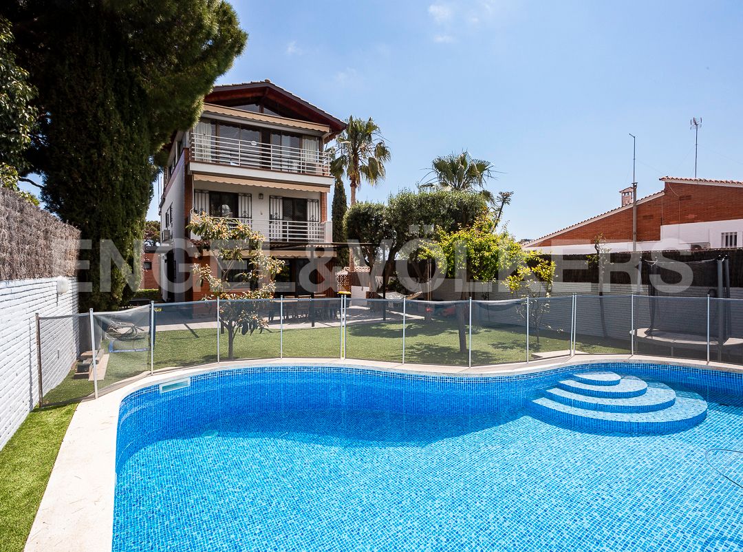 Exterior view of House or chalet for sale in Castelldefels  with Air Conditioner, Heating and Private garden