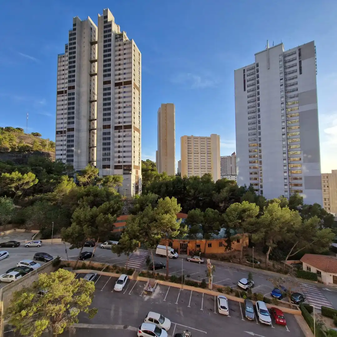 Vista exterior de Piso en venta en Benidorm con Aire acondicionado, Calefacción y Jardín privado