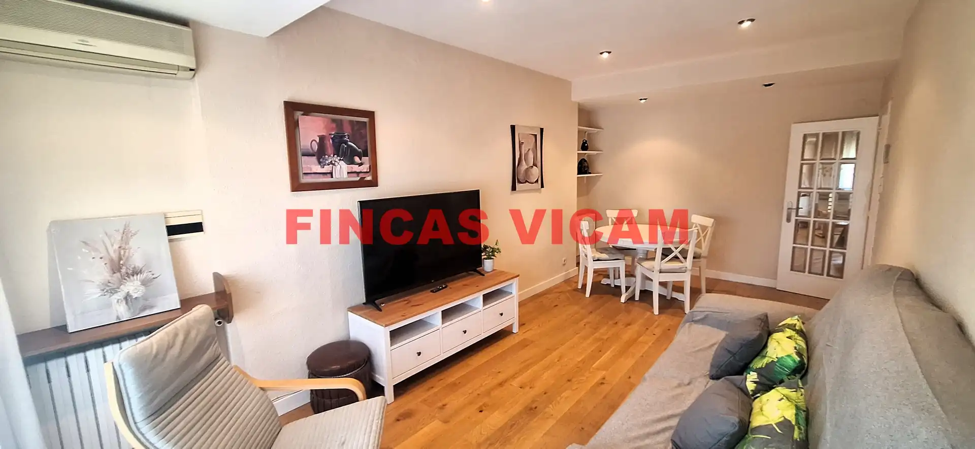 Living room of Flat for rent in  Huesca Capital  with Air Conditioner, Heating and Parquet flooring