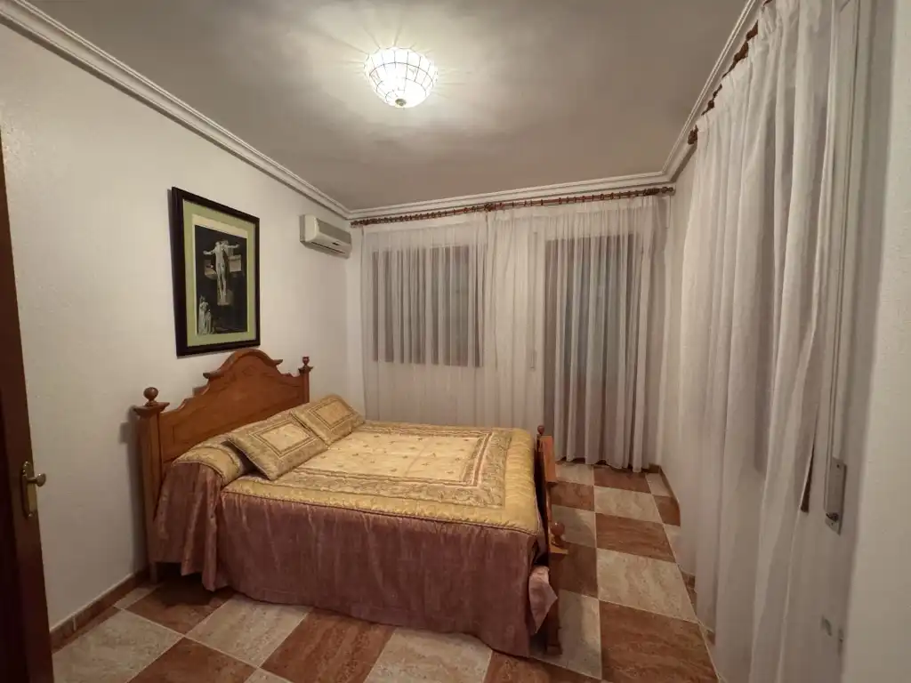 Dormitori de Casa o xalet en venda en Valencia de las Torres amb Aire condicionat, Terrassa i Piscina