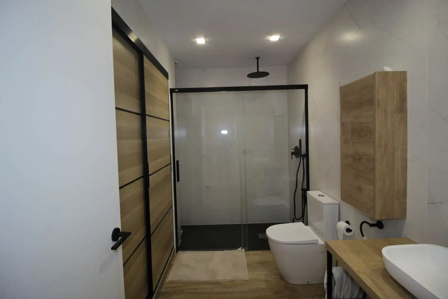 Bathroom of Flat for sale in Faura  with Air Conditioner, Terrace and Storage room