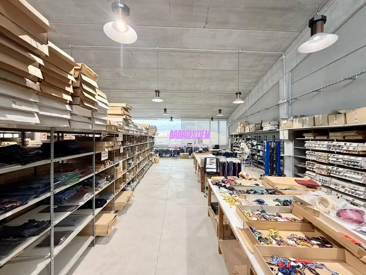 Nave industrial en venta en Plaça del Vapor
