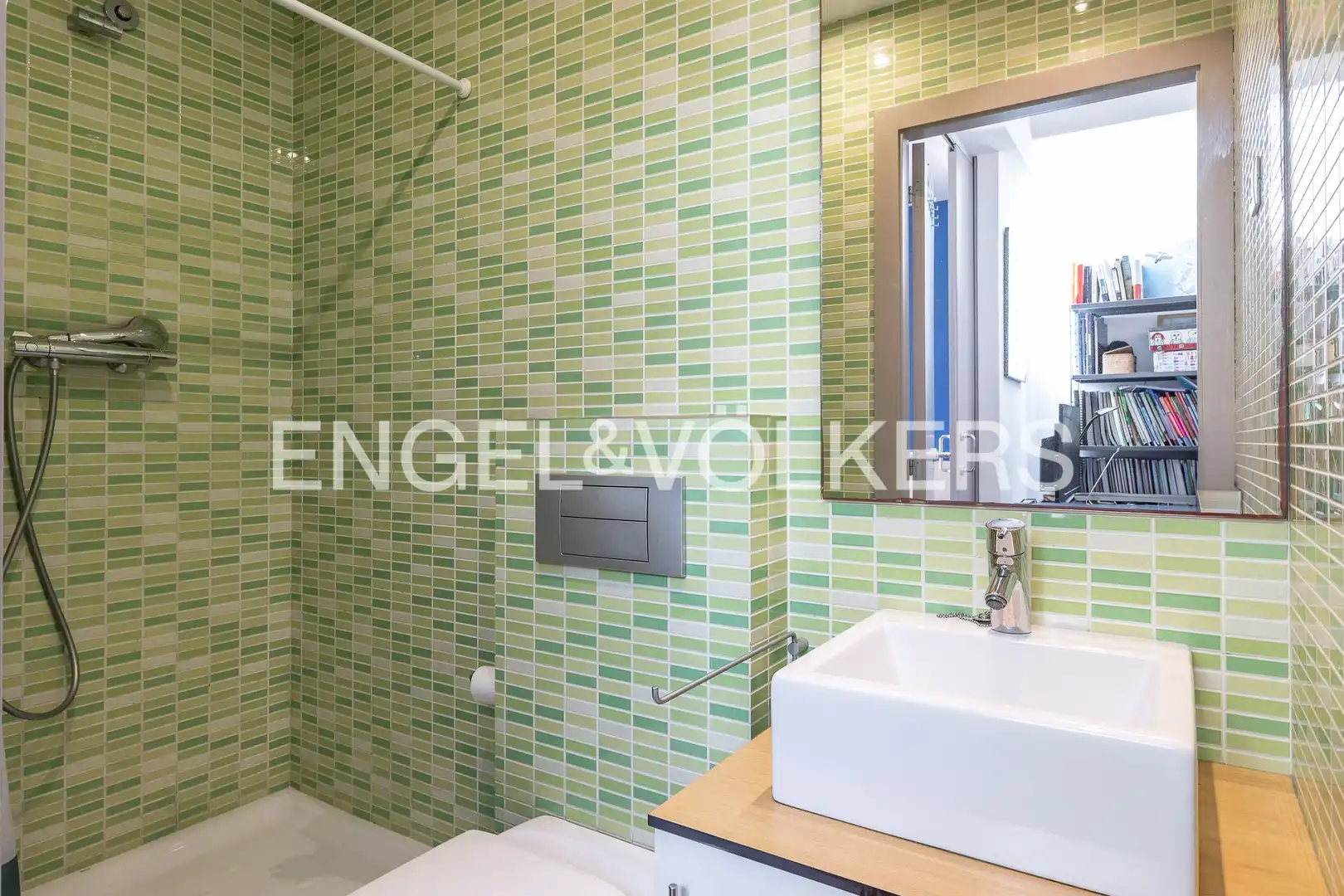 Baño de Casa adosada en venta en Barcelona con Aire acondicionado, Calefacción y Parquet