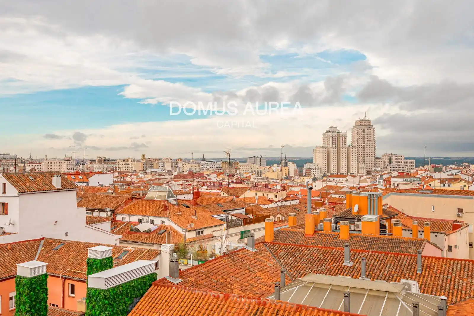 Außenansicht von Wohnung zum Verkauf in Madrid mit Klimaanlage, Heizung und Terrasse