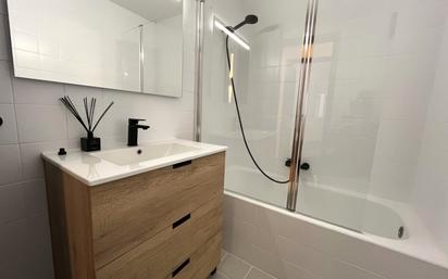 Bathroom of Flat for sale in Figueres  with Heating, Terrace and Balcony