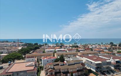 Vista exterior de Apartament en venda en Cambrils amb Aire condicionat, Parquet i Terrassa