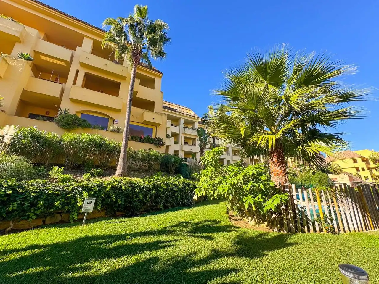 Vista exterior de Apartamento en venta en Manilva con Aire acondicionado, Calefacción y Terraza