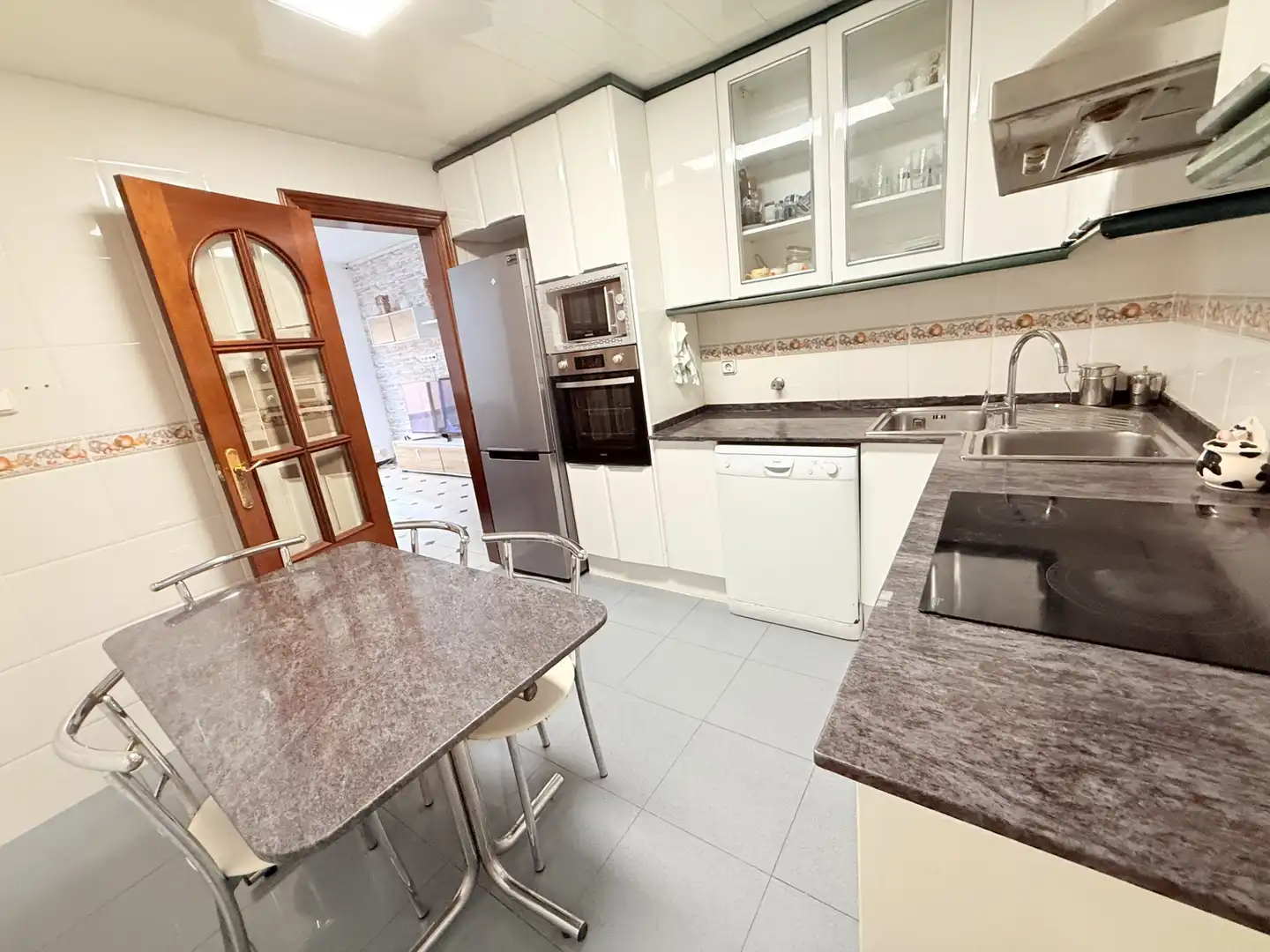 Cocina de Planta baja en venta en Badalona con Aire acondicionado, Calefacción y Jardín privado