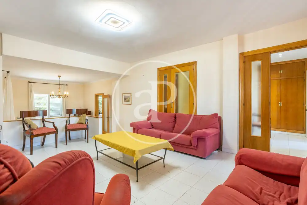 Sala d'estar de Casa adosada en venda en Castellón de la Plana / Castelló de la Plana amb Aire condicionat, Calefacció i Jardí privat