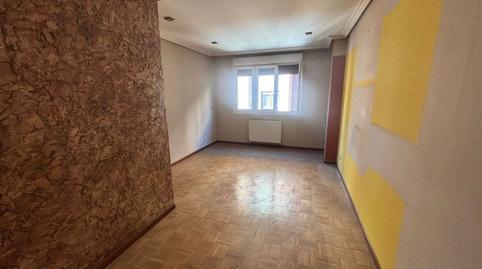 Foto 3 de Pis en venda a La Calzada, Asturias