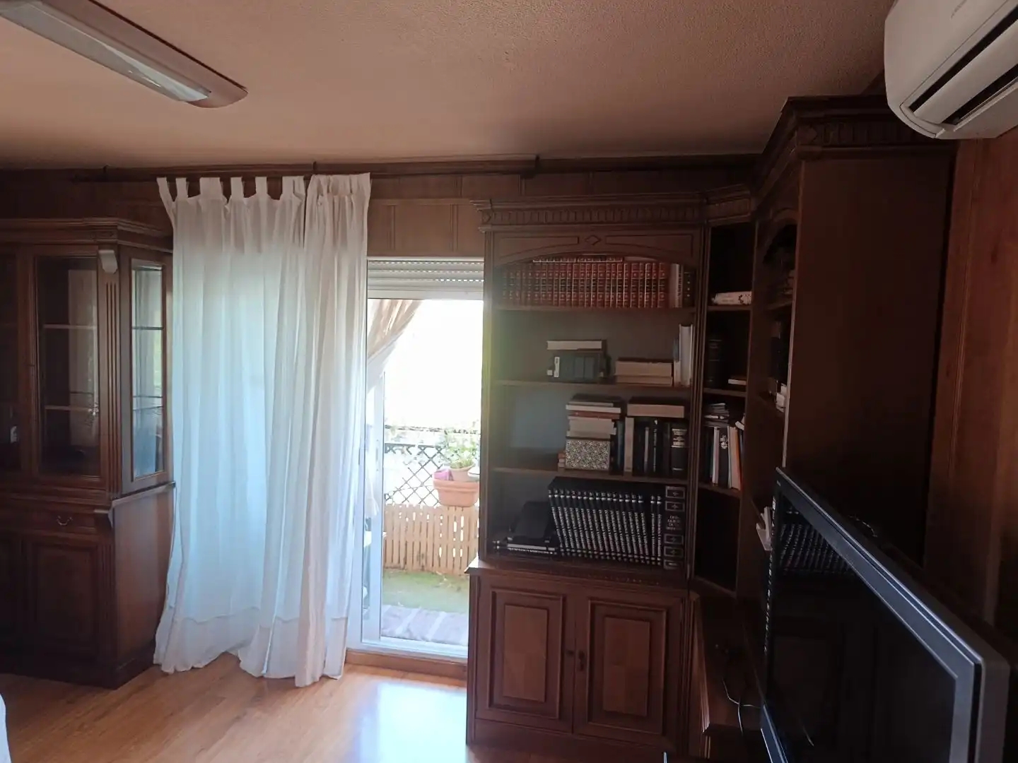 Living room of Flat for sale in  Granada Capital  with Air Conditioner, Terrace and Balcony
