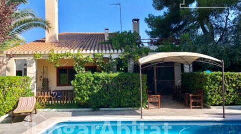 CHALET CON PISCINA, TERRAZA, GARAJE Y BARBACOA