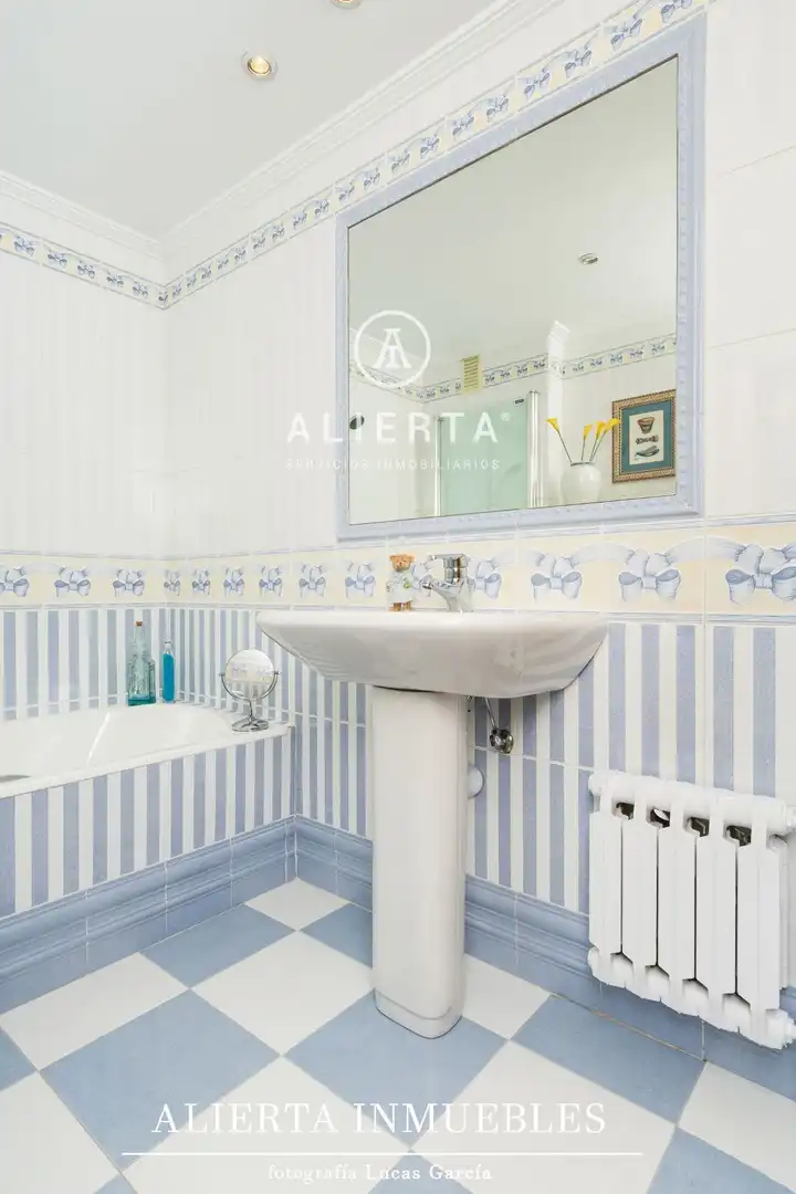Bathroom of Flat for sale in Zaragoza  with Air Conditioner, Heating and Terrace