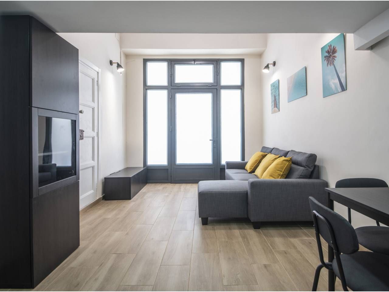 Sala d'estar de Estudi en venda en  Barcelona Capital amb Parquet i Moblat