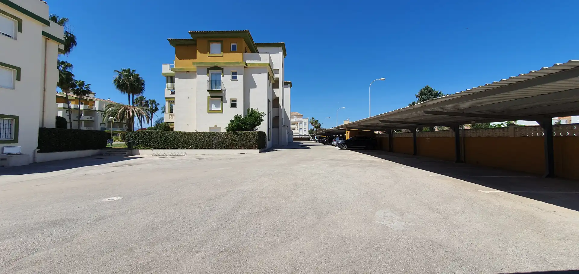 Parking de Apartamento de alquiler en Dénia con Aire acondicionado, Calefacción y Terraza