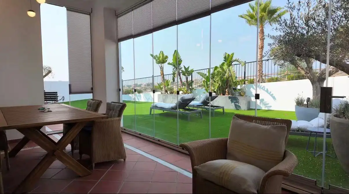 Terrasse von Wohnungen zur Miete in Benahavís mit Klimaanlage, Privatgarten und Terrasse