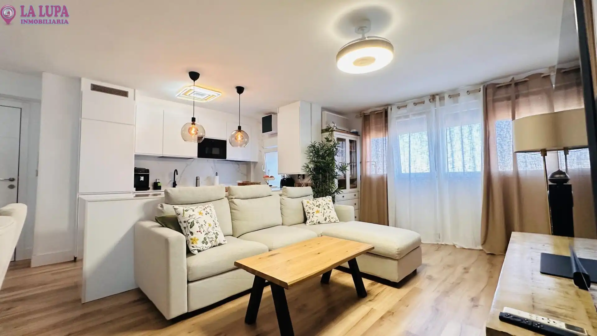 Living room of Flat for sale in Madrid  with Air Conditioner, Heating and Private garden
