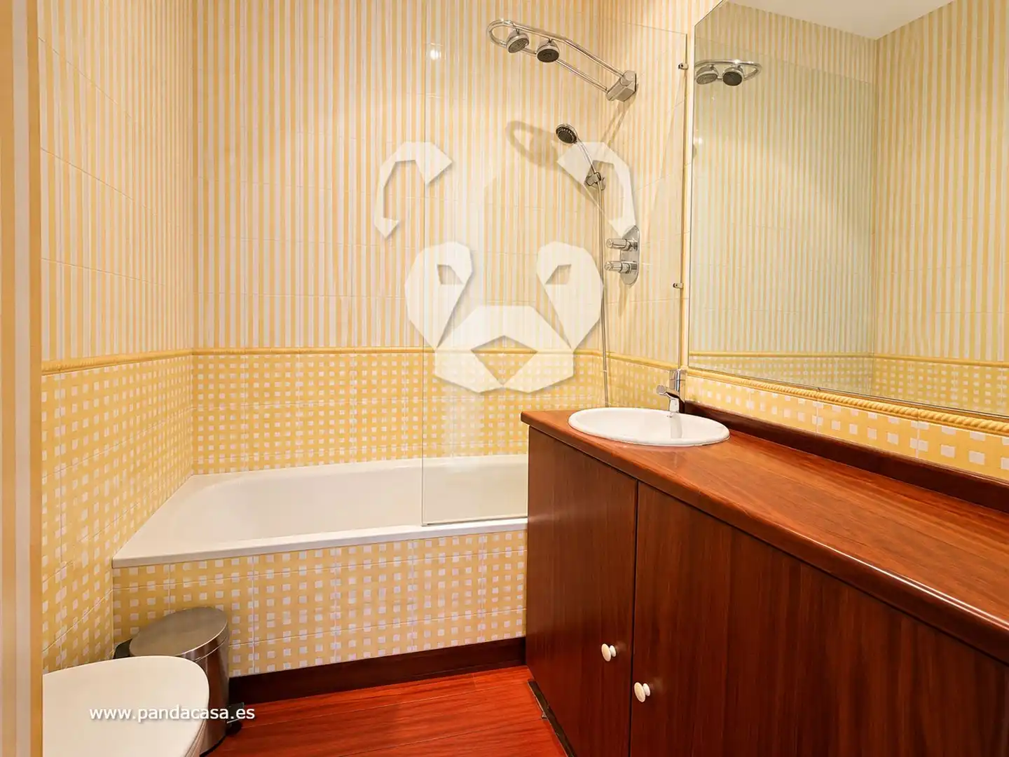 Bathroom of Flat for rent in Madrid  with Air Conditioner, Heating and Furnished