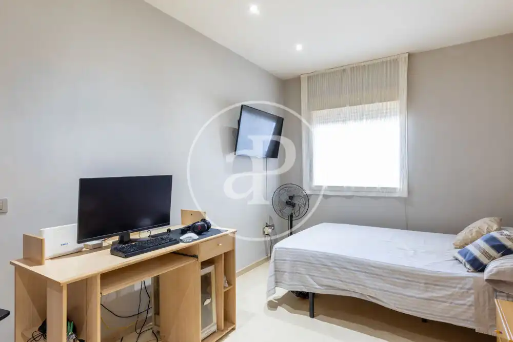 Piso en venta en Avinguda Cardenal Vicent Enrique I Tarancó, Piscinas