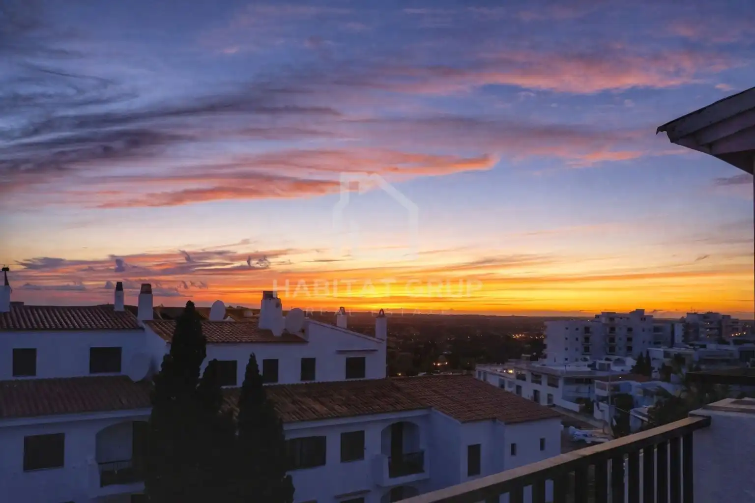 Vista exterior de Piso en venta en Alaior con Terraza y Piscina comunitaria