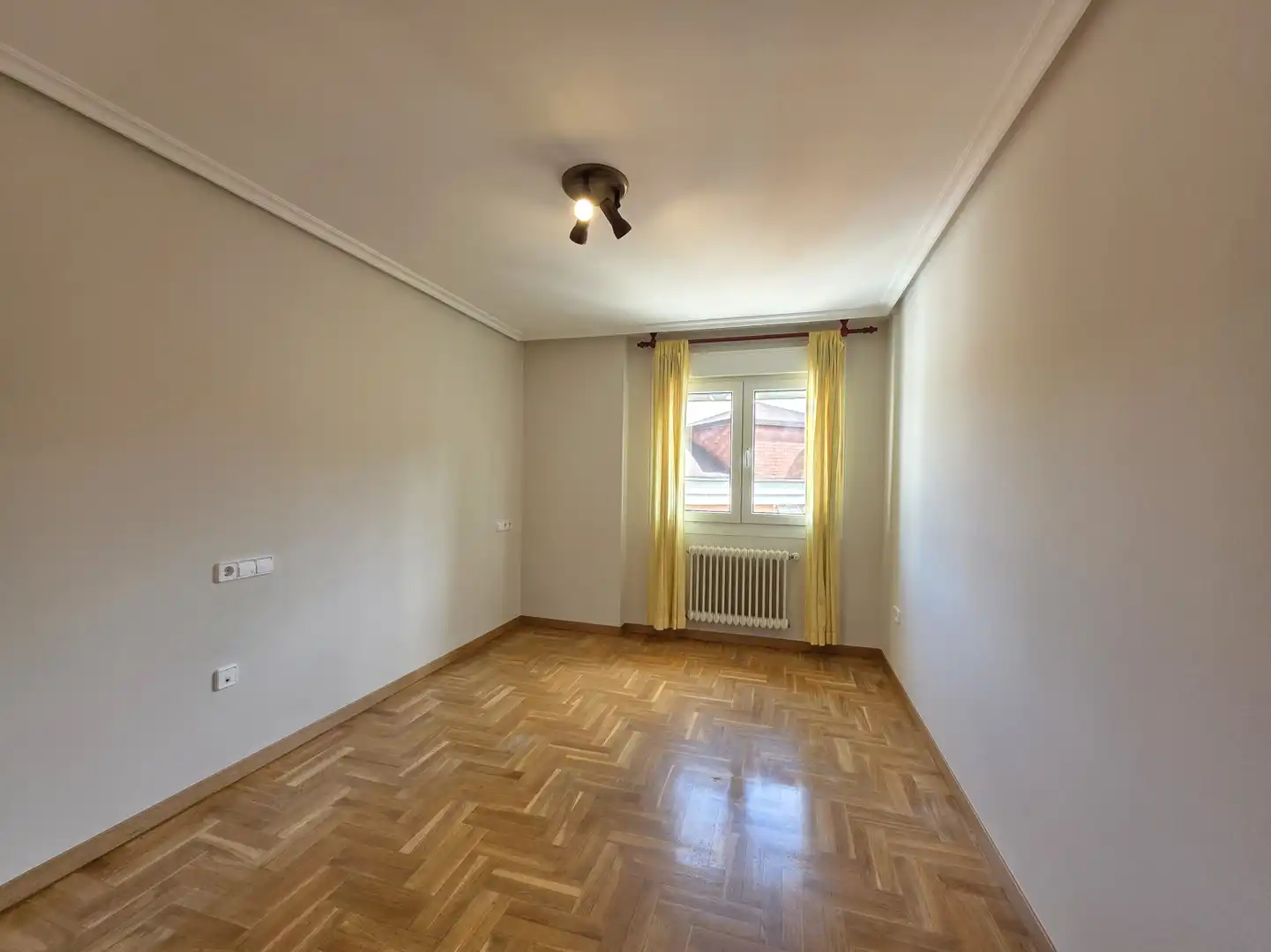 Bedroom of Flat for rent in Siero  with Heating, Parquet flooring and Storage room