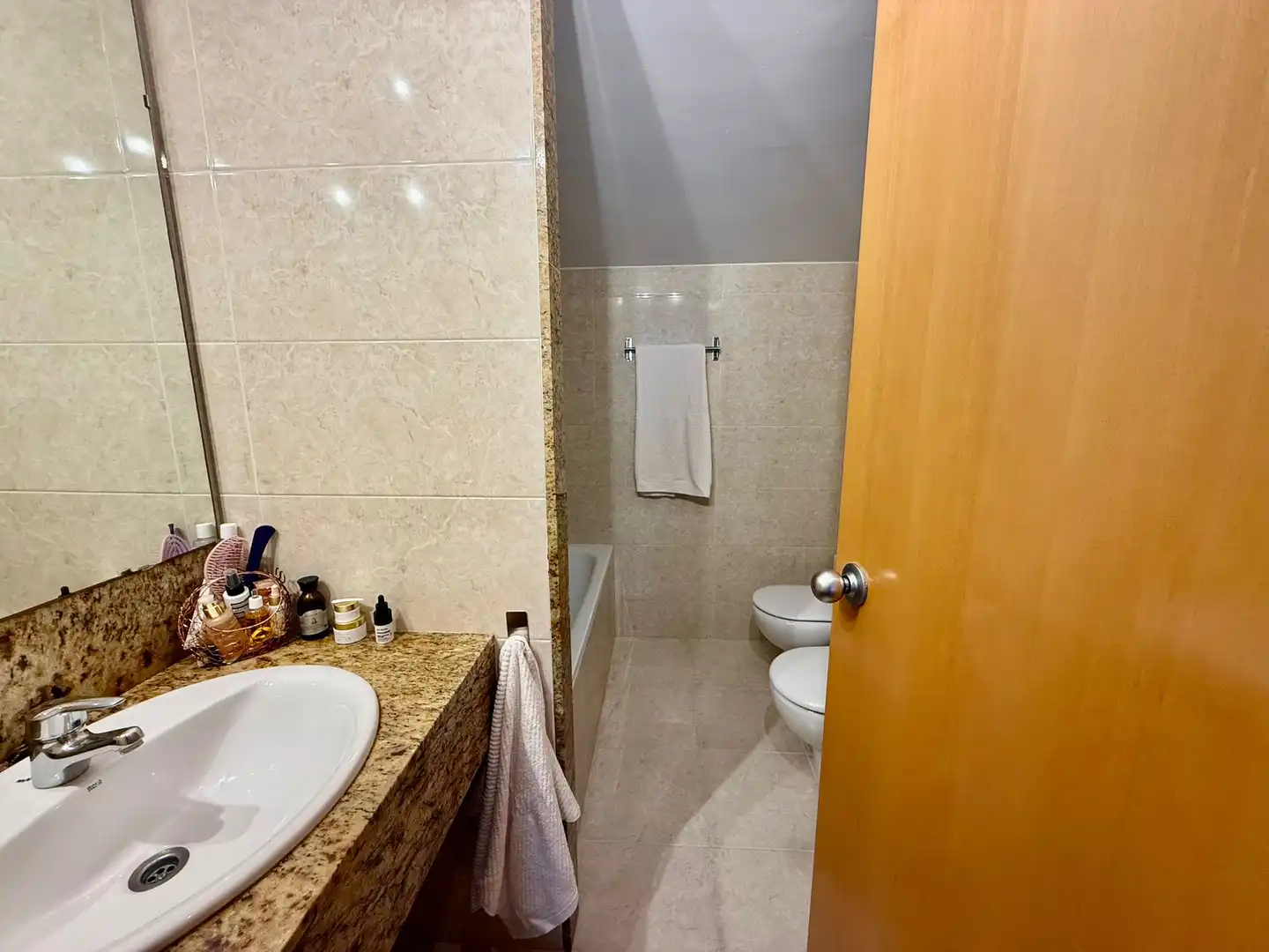 Baño de Dúplex en venta en Cornellà de Llobregat con Balcón