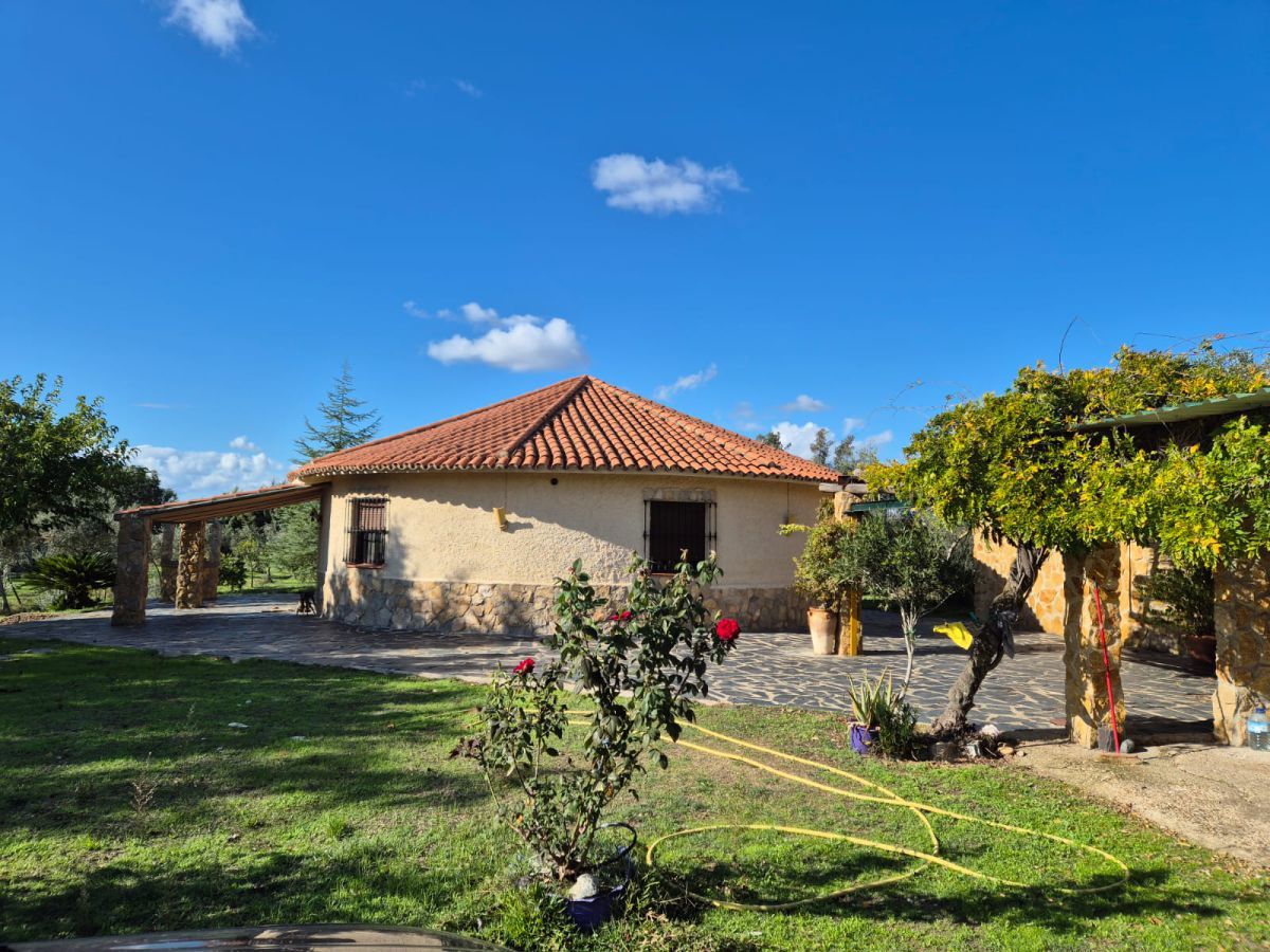 Exterior view of House or chalet for sale in Badajoz Capital  with Heating and Storage room