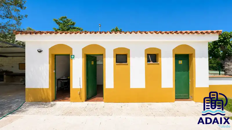 Vista exterior de Casa o xalet en venda en Bargas amb Calefacció, Terrassa i Moblat