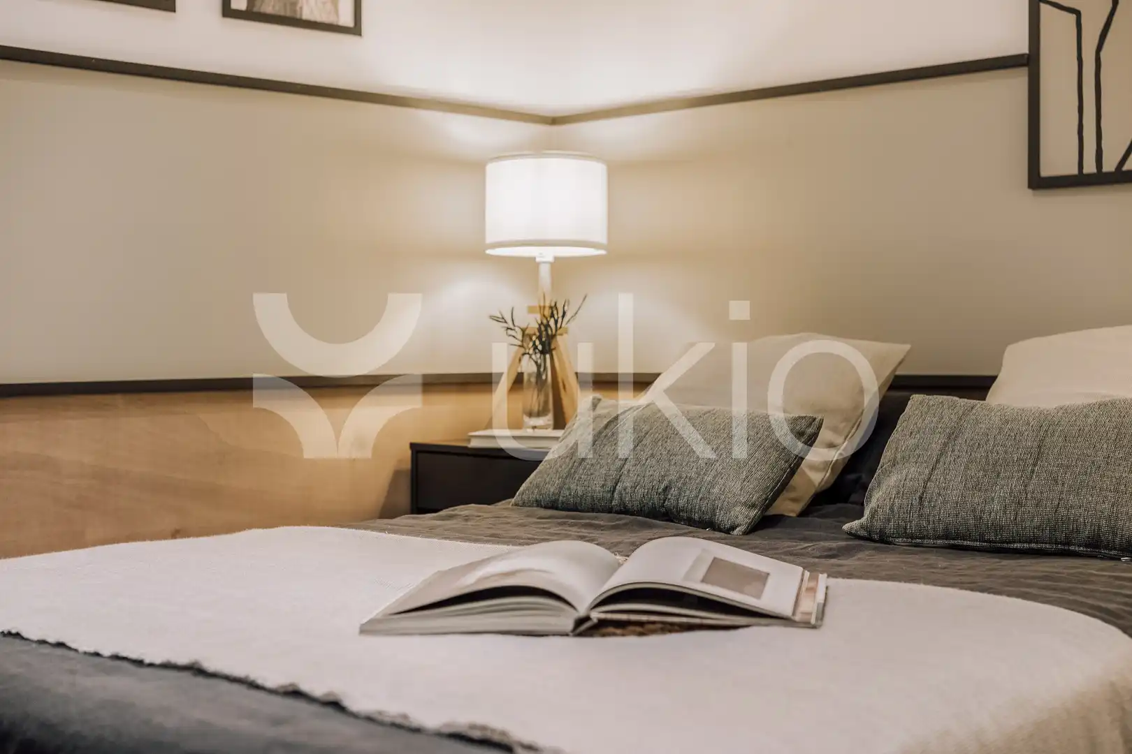 Dormitori de Apartament de lloguer en Madrid amb Aire condicionat, Calefacció i Moblat