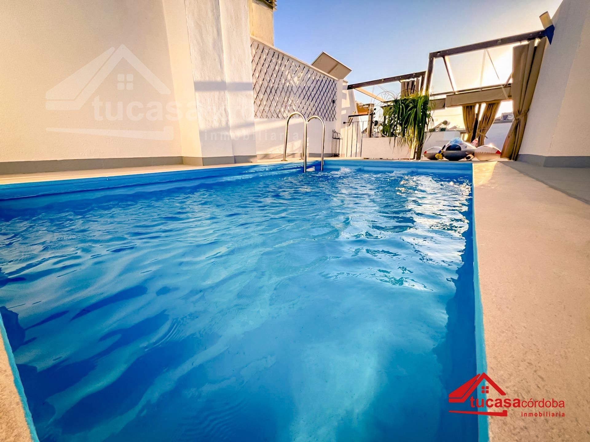 Piscina de Casa adosada en venda en  Córdoba Capital amb Aire condicionat, Parquet i Terrassa