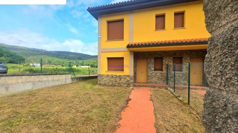 Foto 2 de Casa adosada en venta en Calle Ruesga, Ruesga, Cantabria