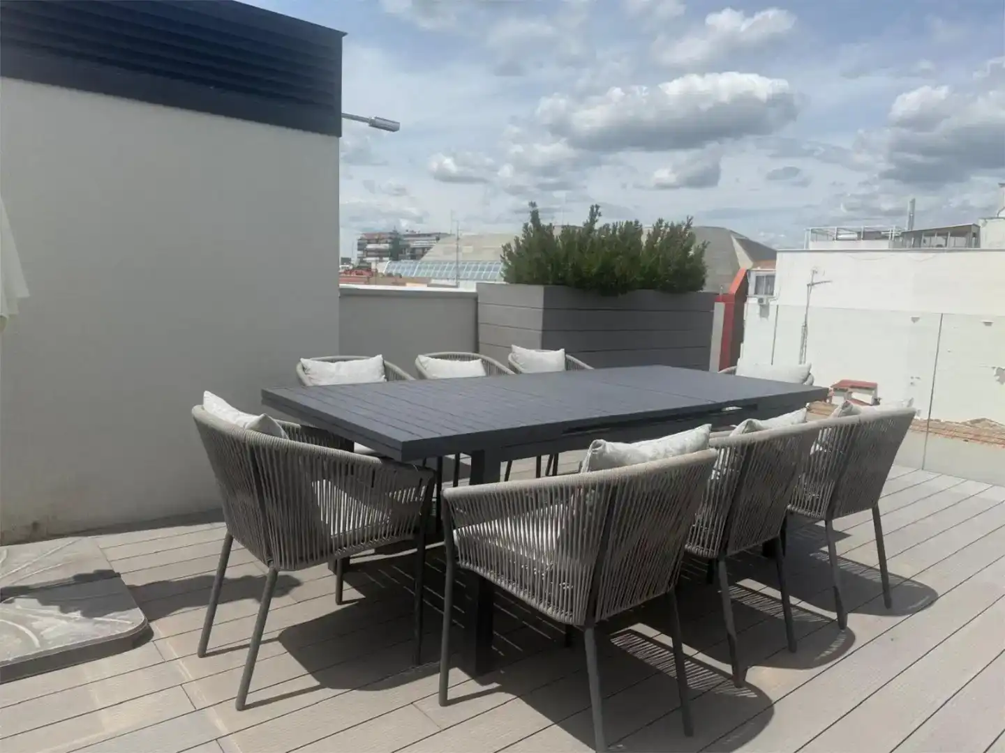 Terrassa de Apartament de lloguer en  Madrid Capital amb Aire condicionat i Piscina
