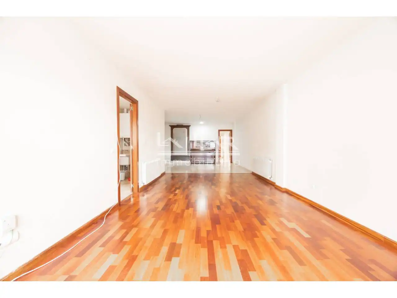 Vista exterior de Ático en venta en Vic con Calefacción, Terraza y Trastero