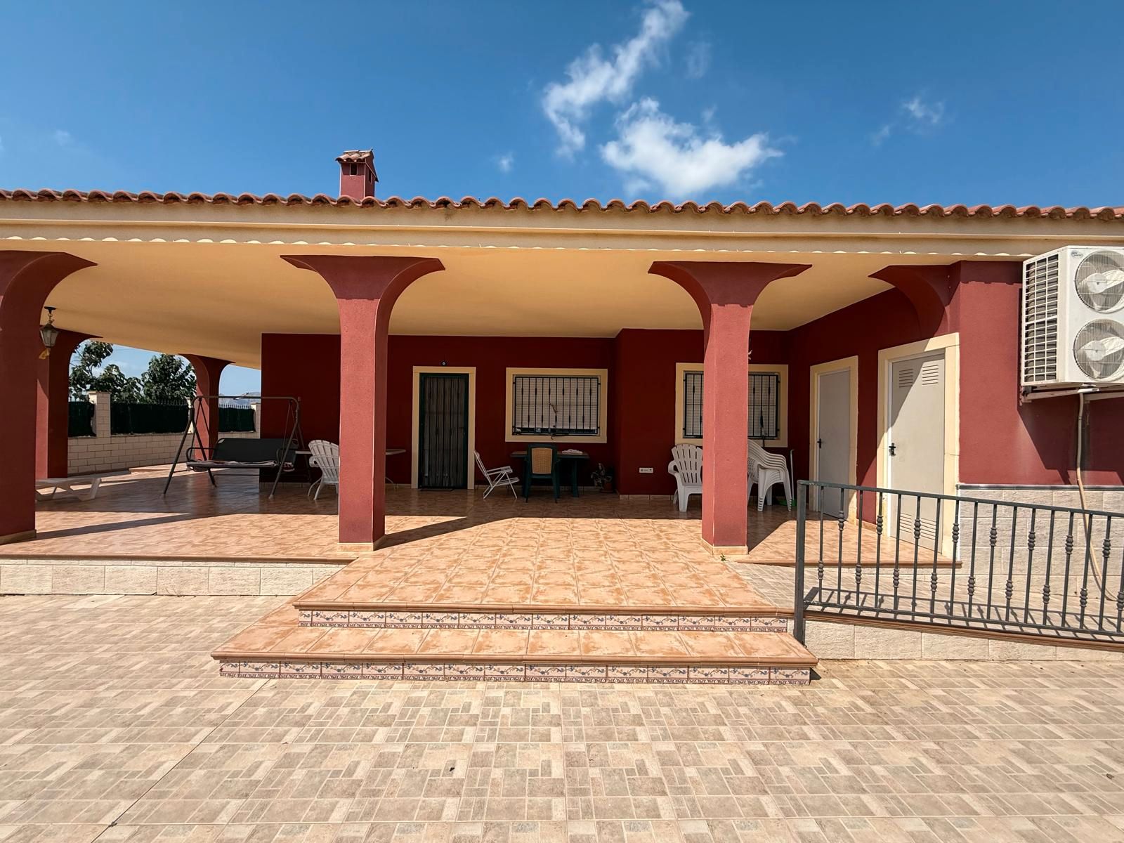 Vista exterior de Casa o xalet en venda en Albatera amb Jardí privat, Terrassa i Piscina