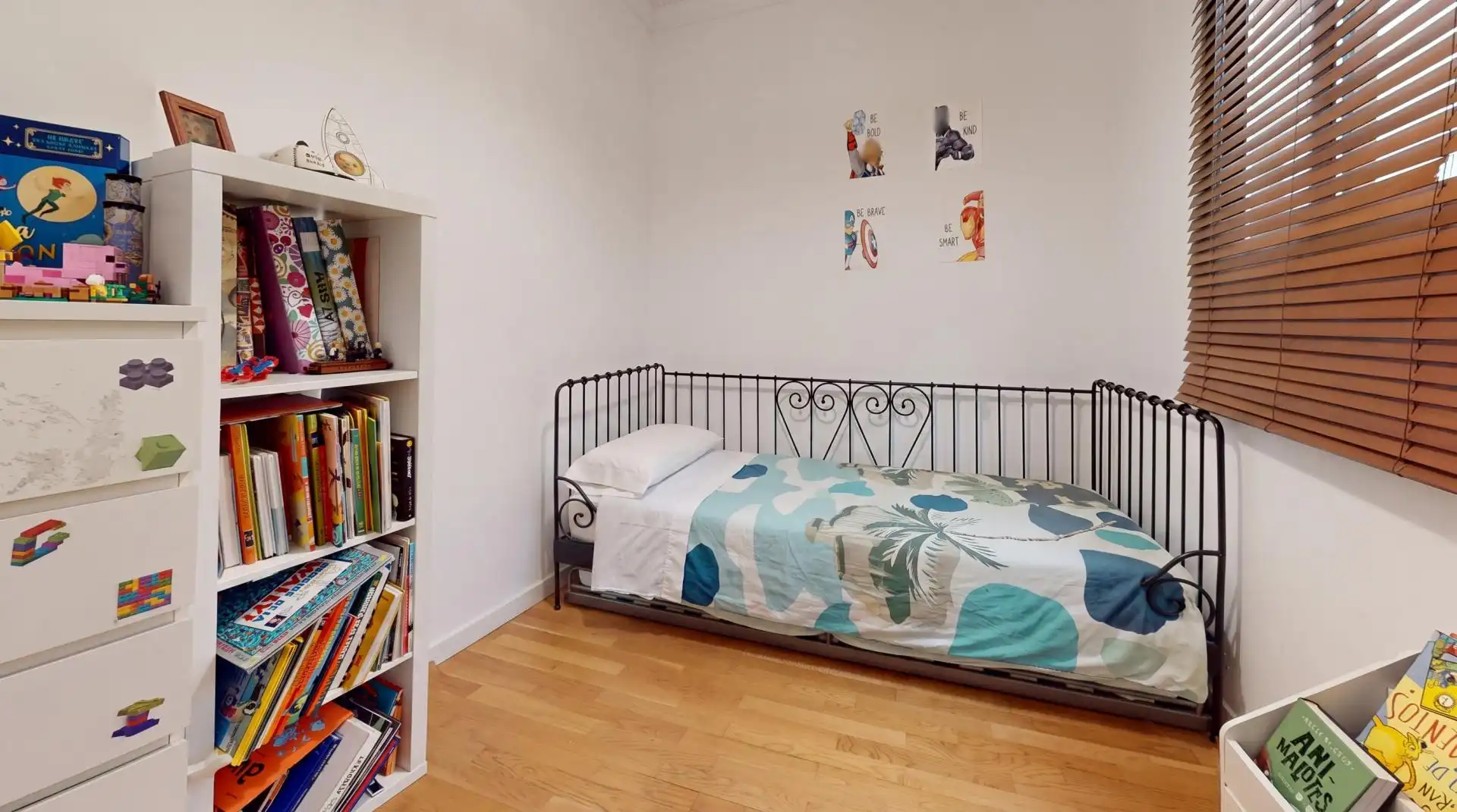Dormitori de Apartament en venda en Sevilla amb Alarma