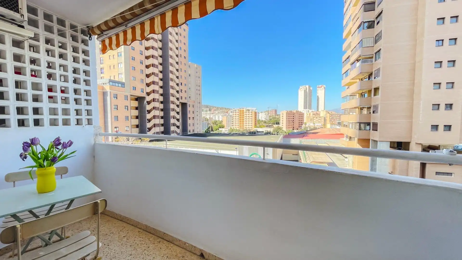 Vista exterior de Pis en venda en Benidorm amb Aire condicionat, Jardí privat i Terrassa