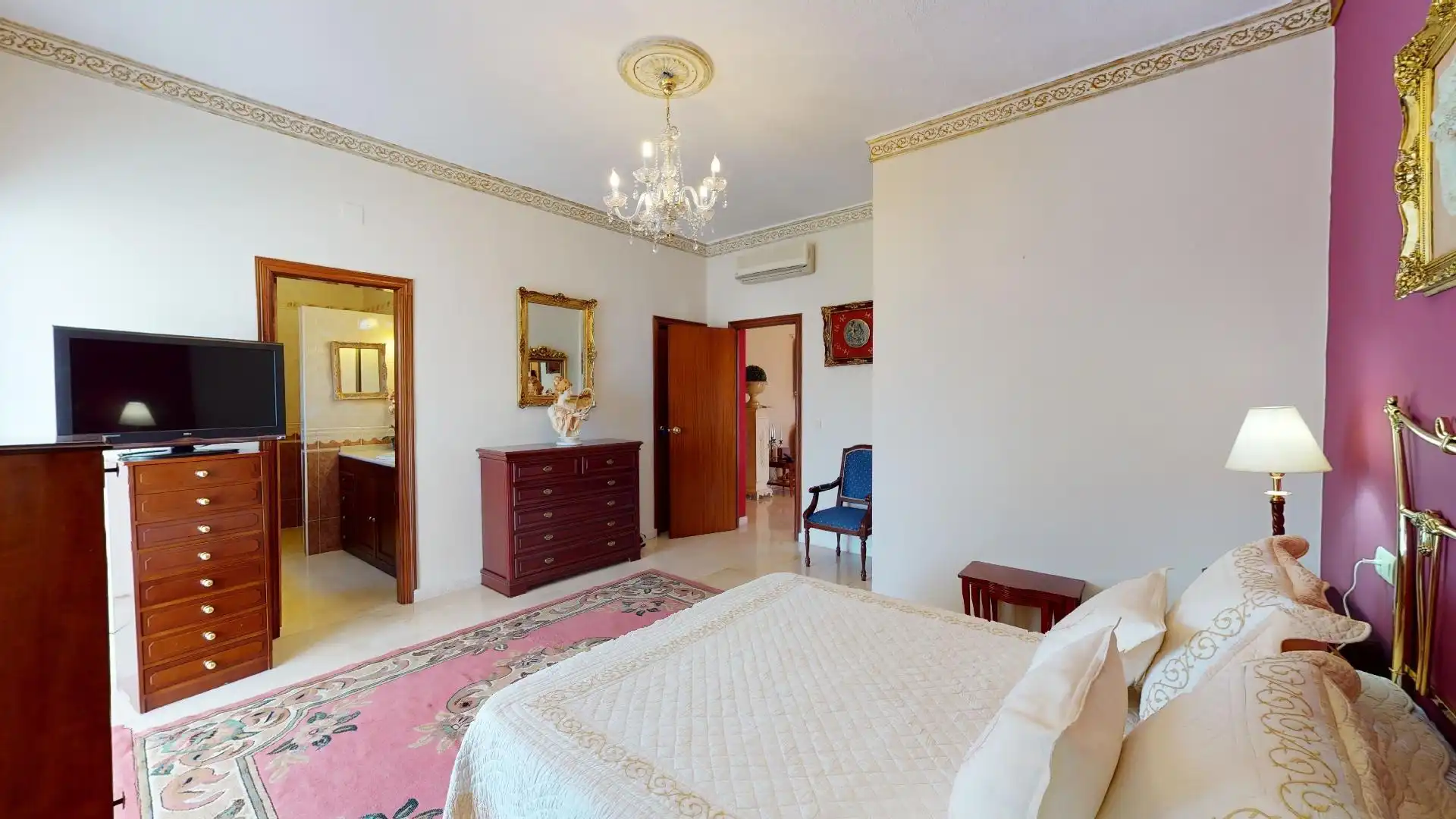 Schlafzimmer von Country house zum Verkauf in Villanueva del Río y Minas mit Klimaanlage, Abstellraum und Schwimmbad